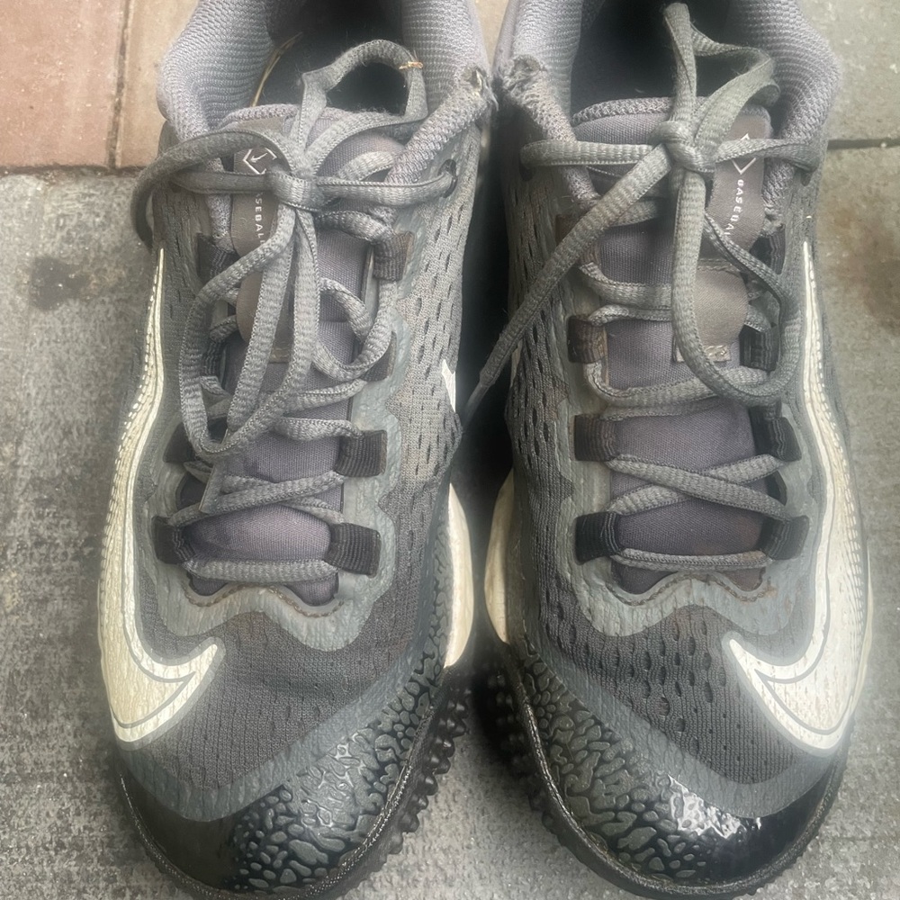 Nike kids turf shoes size 6Y outgrew too fast